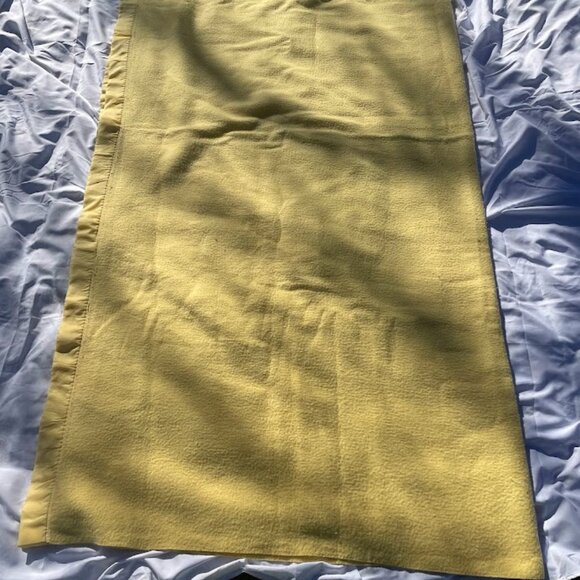 Sears Source 47 Acrylic Fleece Fuzzy Blanket Yellow Silky Edge Floral Accent Vtg - Picture 10 of 10